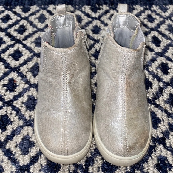 Carter’s Toddler booties size 6 - Picture 2 of 3